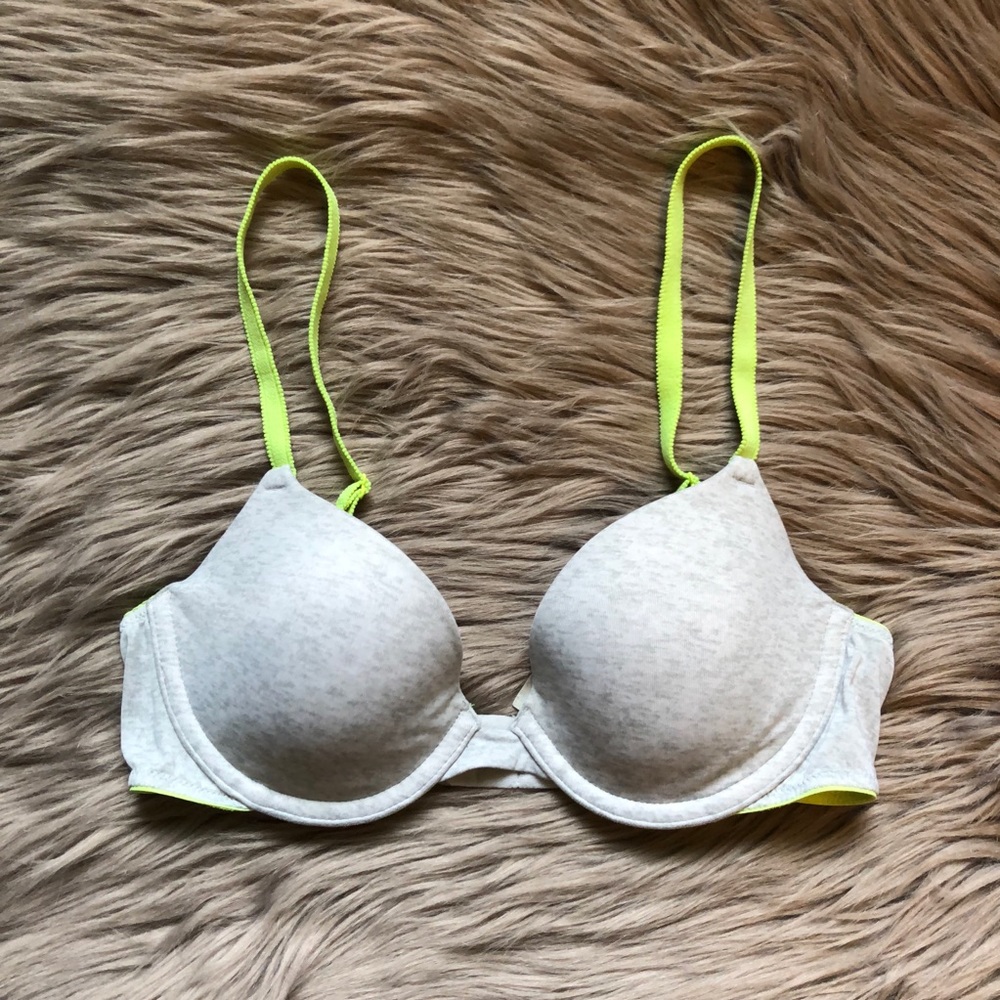 Victoria’s Secret green accent bra 32a